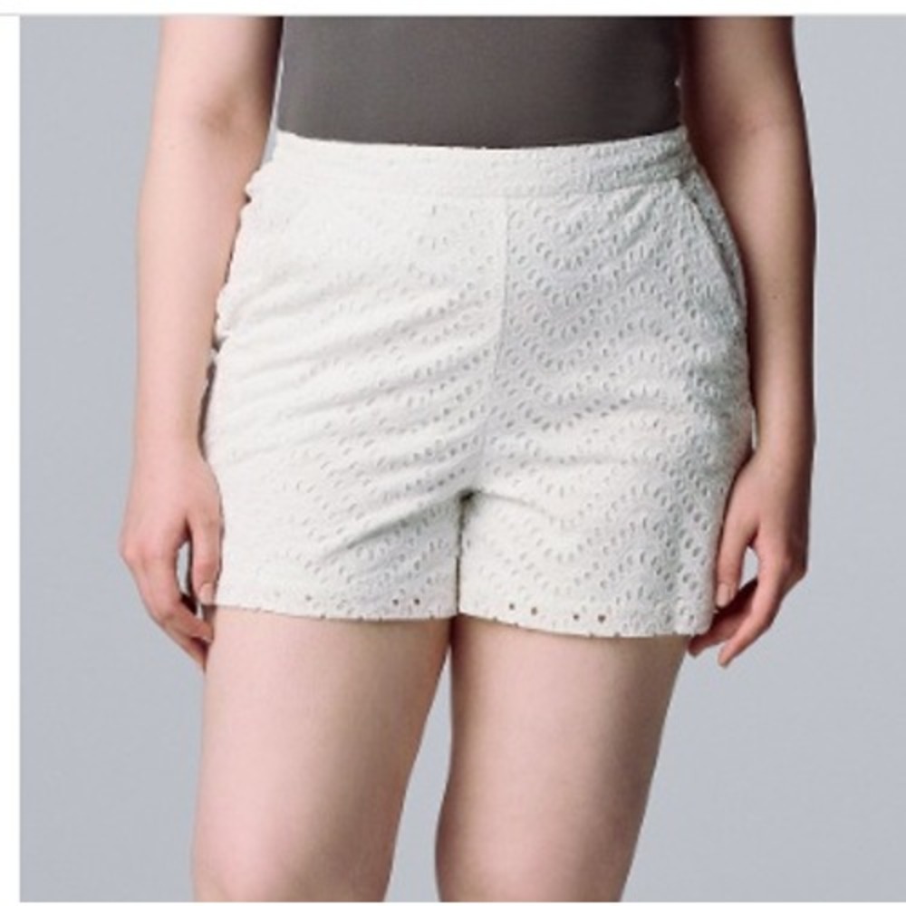 NWT Simply Vera Vera Wang Women's High Rise White Eyelet Shorts XXL Casual $44